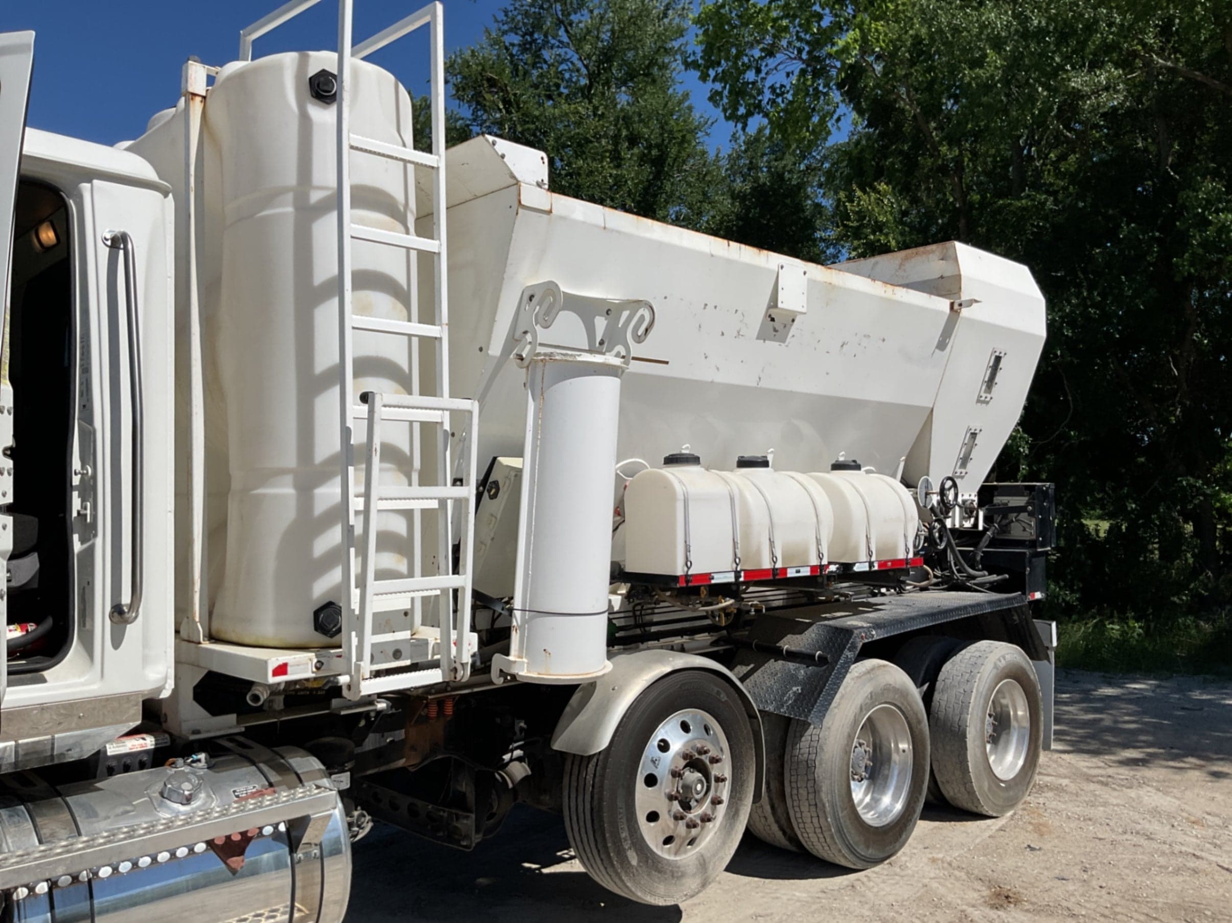 Holcombe HM10H Volumetric Mixer MTD on 2022 Western Star 4700SB